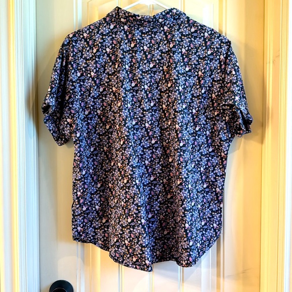 Universal Thread button up - Picture 2 of 3